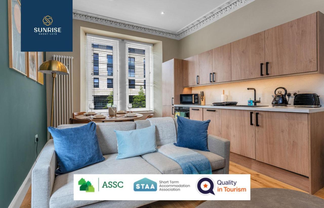 Apartment Leith Walk, Is 3 Rooms, King Beds With Tvs, Central Location, Albert Place, Wifi, Sleeps 6, Great For Contractors, Business, Relocation, Groups, Long Stays Welcome, Weekly Or Monthly, Just Ask Sunriseshortlets *