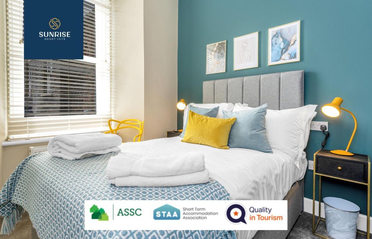Leith Walk, Is 3 Rooms, King Beds With Tvs, Central Location, Albert Place, Wifi, Sleeps 6, Great For Contractors, Business, Relocation, Groups, Long Stays Welcome, Weekly Or Monthly, Just Ask Sunriseshortlets * Edinburgh